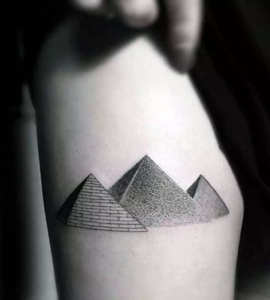 tattoo piramide 32