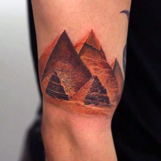 tattoo piramide 38