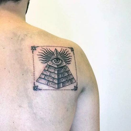 tattoo piramide 68