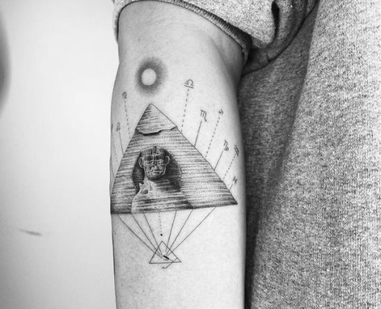 tattoo piramide 91
