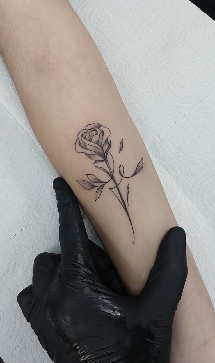 tatuaje antebrazo para mujer 10