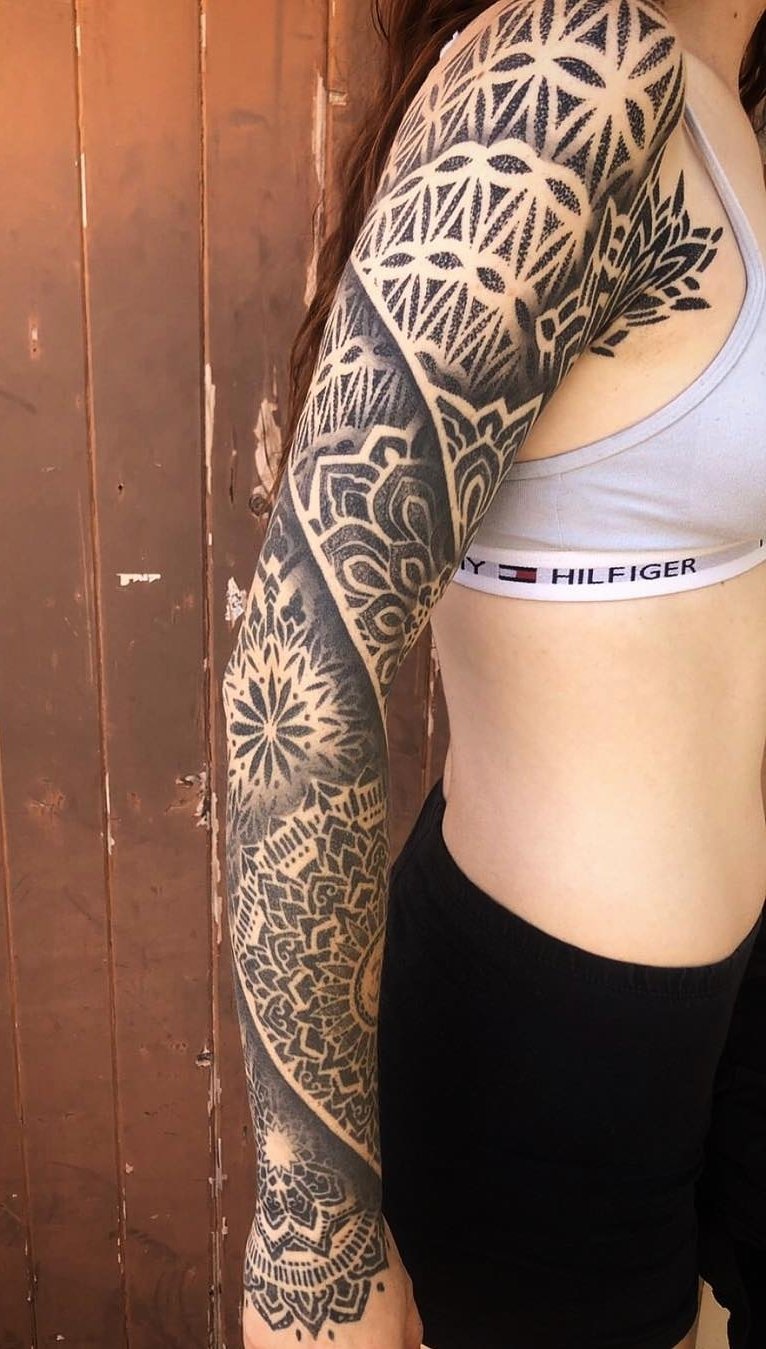 tatuaje brazo completo para mujer 14
