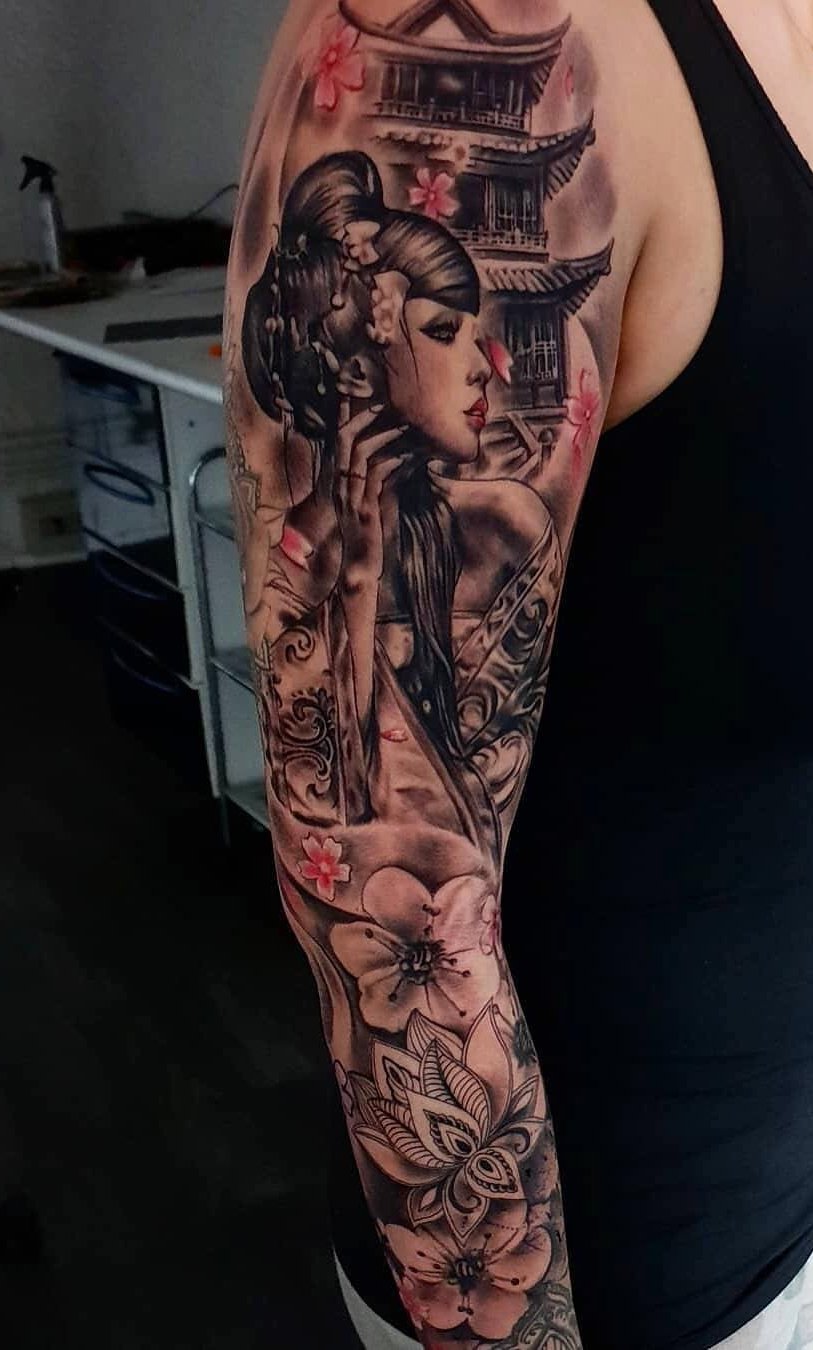 tatuaje brazo completo para mujer 19