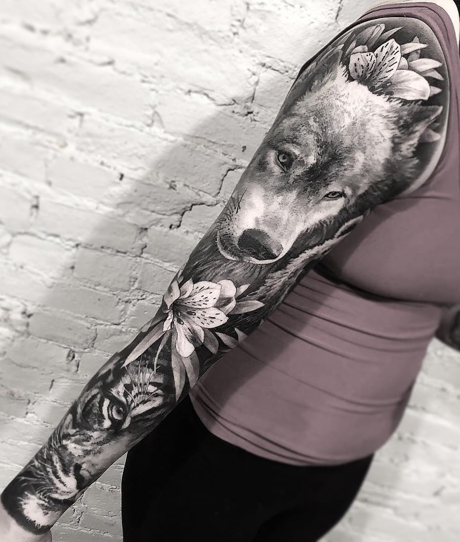 tatuaje brazo completo para mujer 21