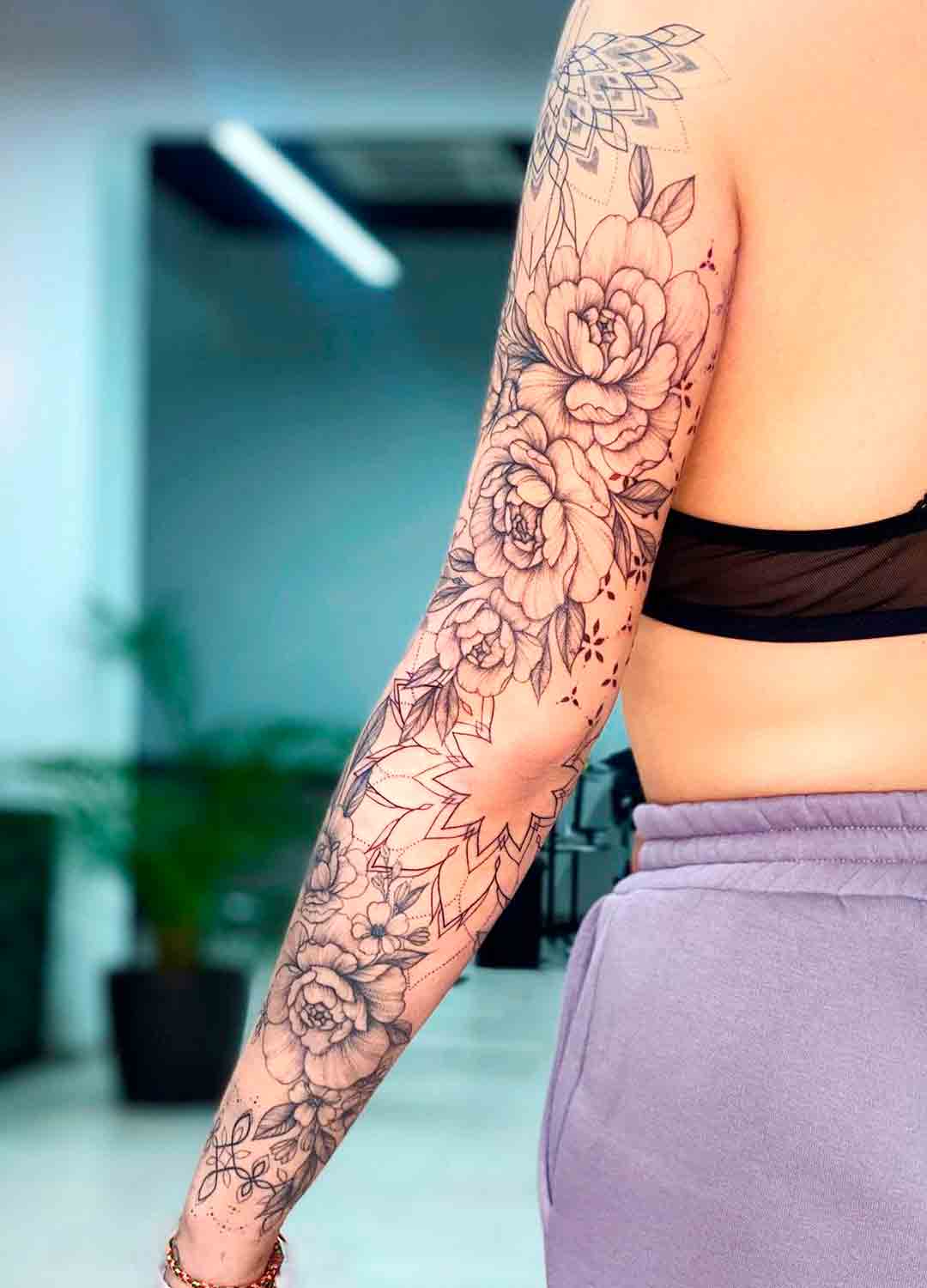 tatuaje brazo completo para mujer 22