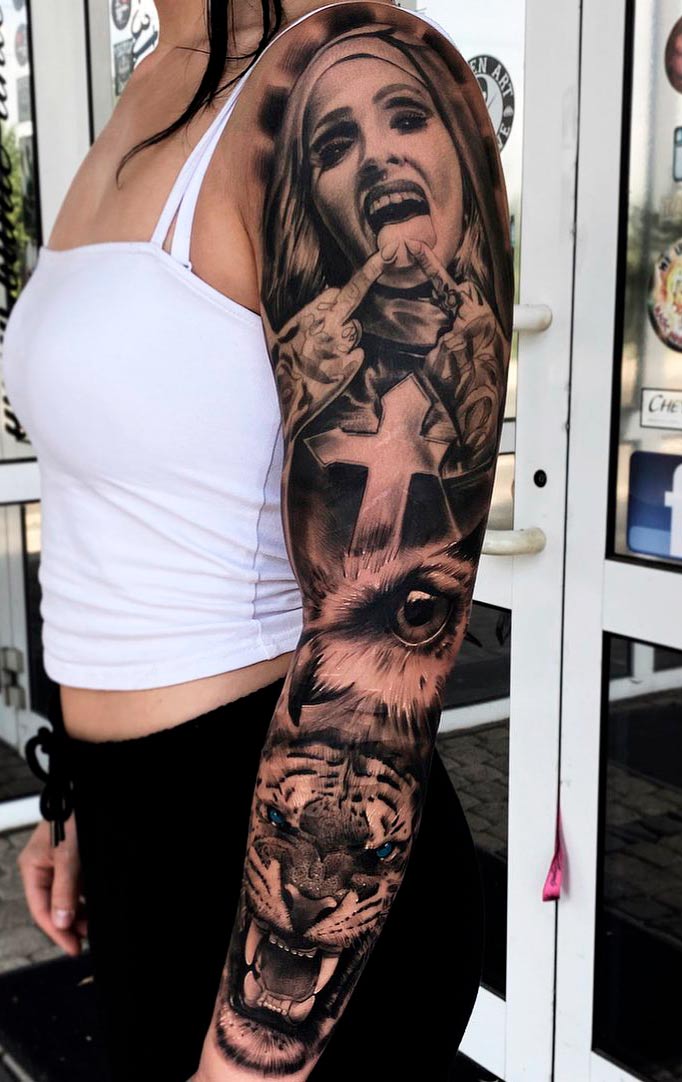tatuaje brazo completo para mujer 30