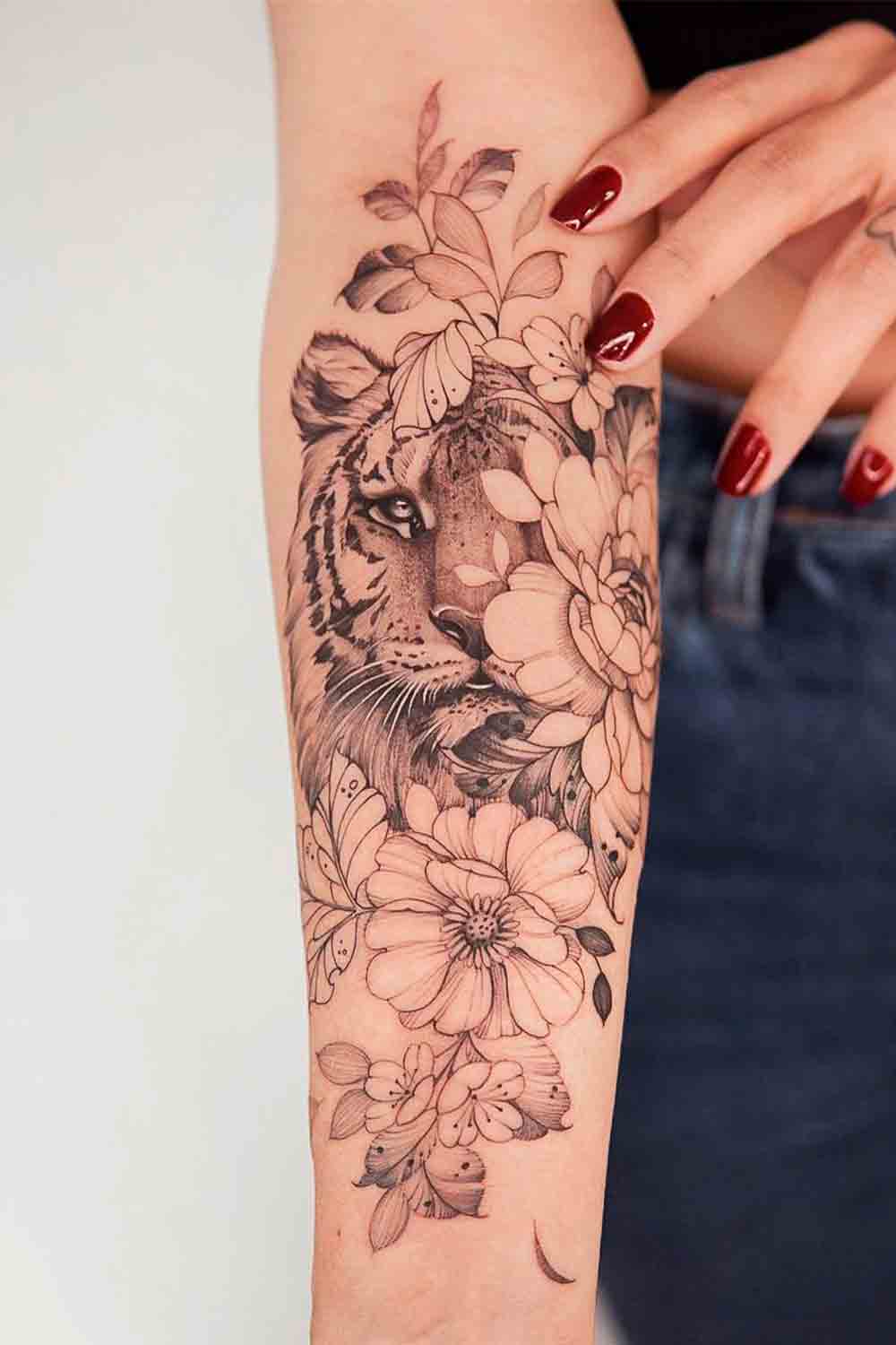 tatuaje brazo de mujer 07