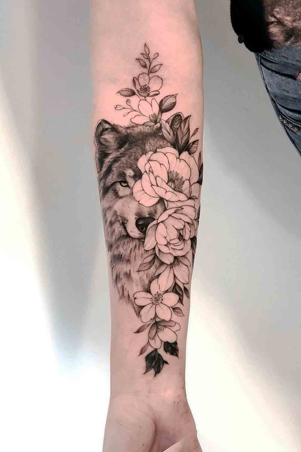 tatuaje brazo de mujer 13