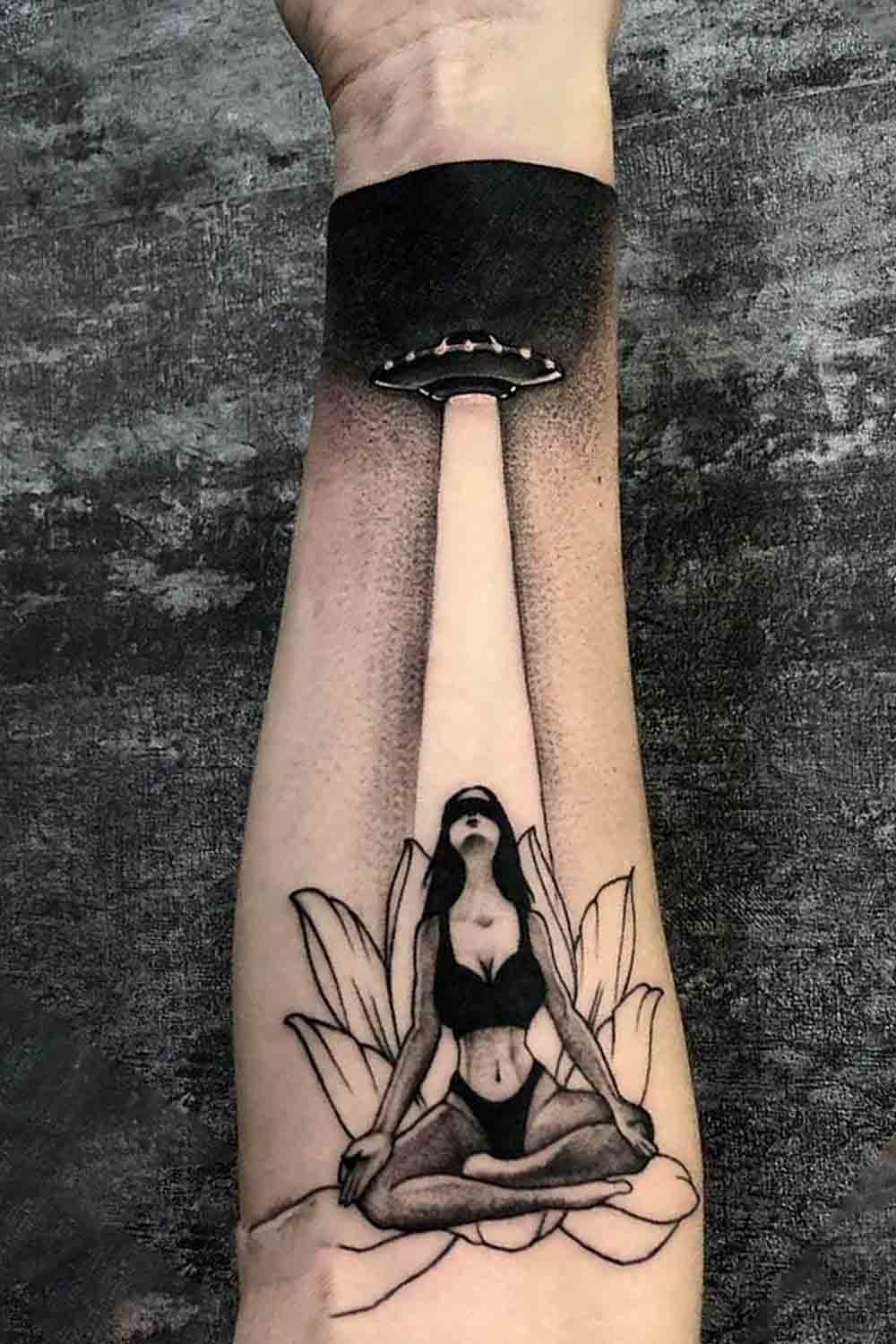 tatuaje brazo de mujer 24