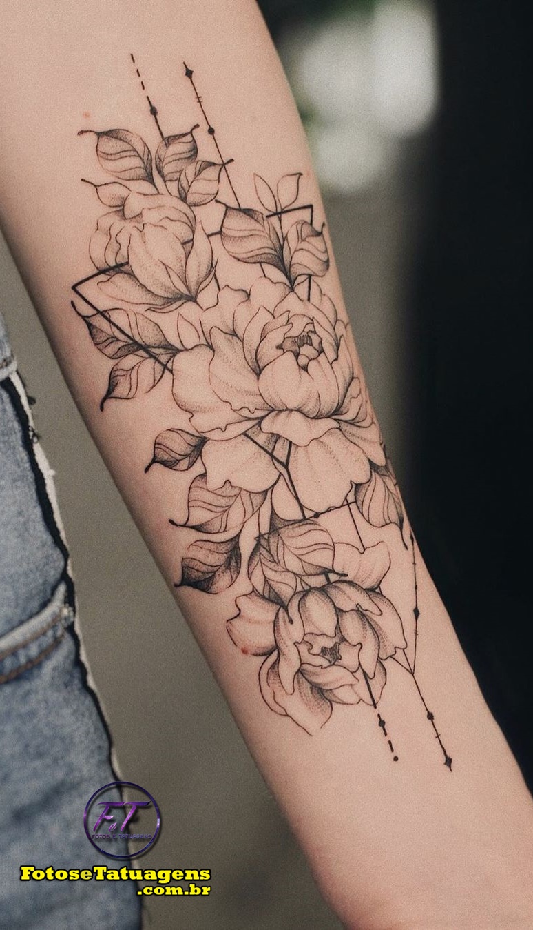 tatuaje brazo de mujer 45