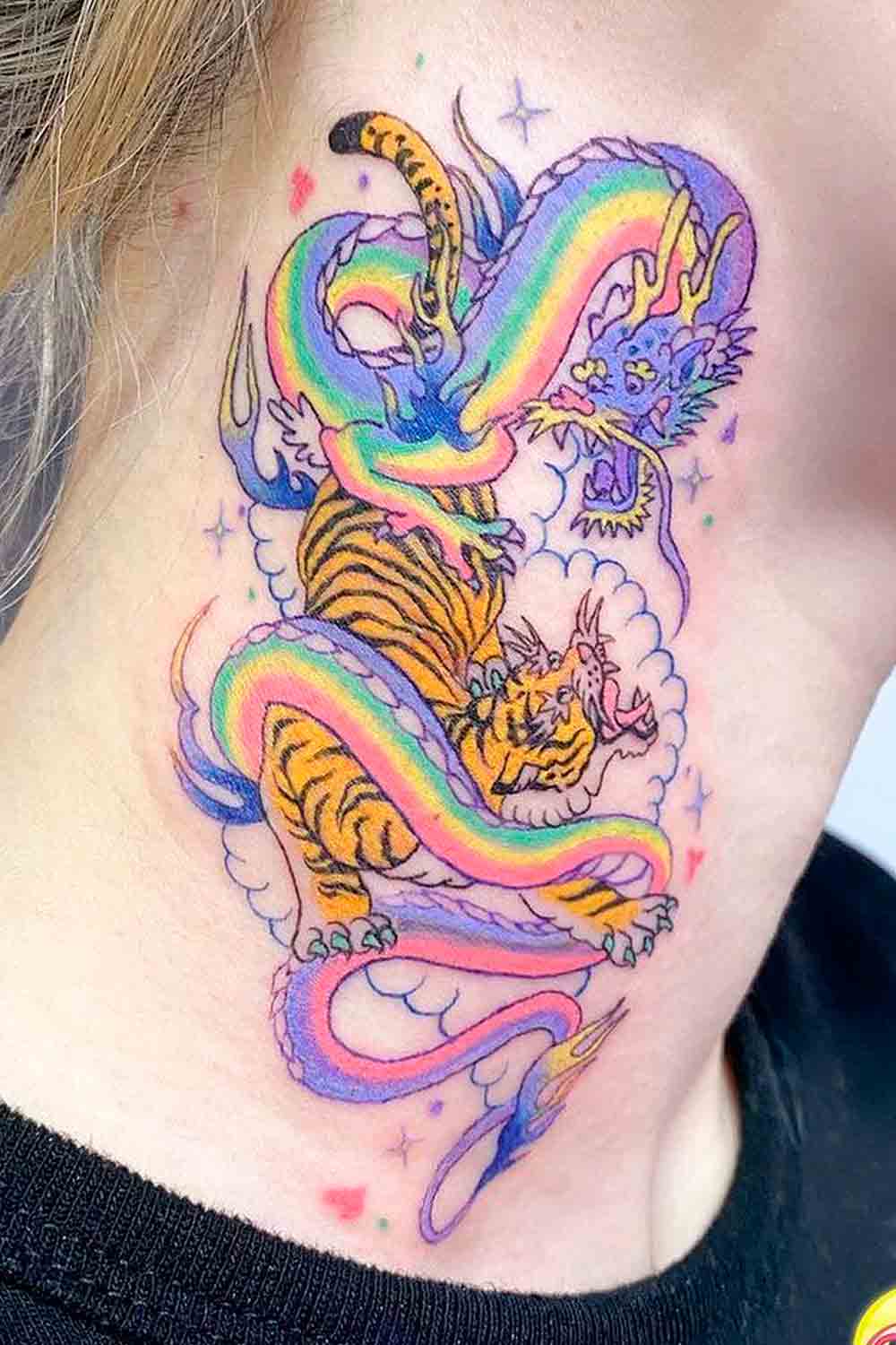 tatuaje colorido para mujer 09