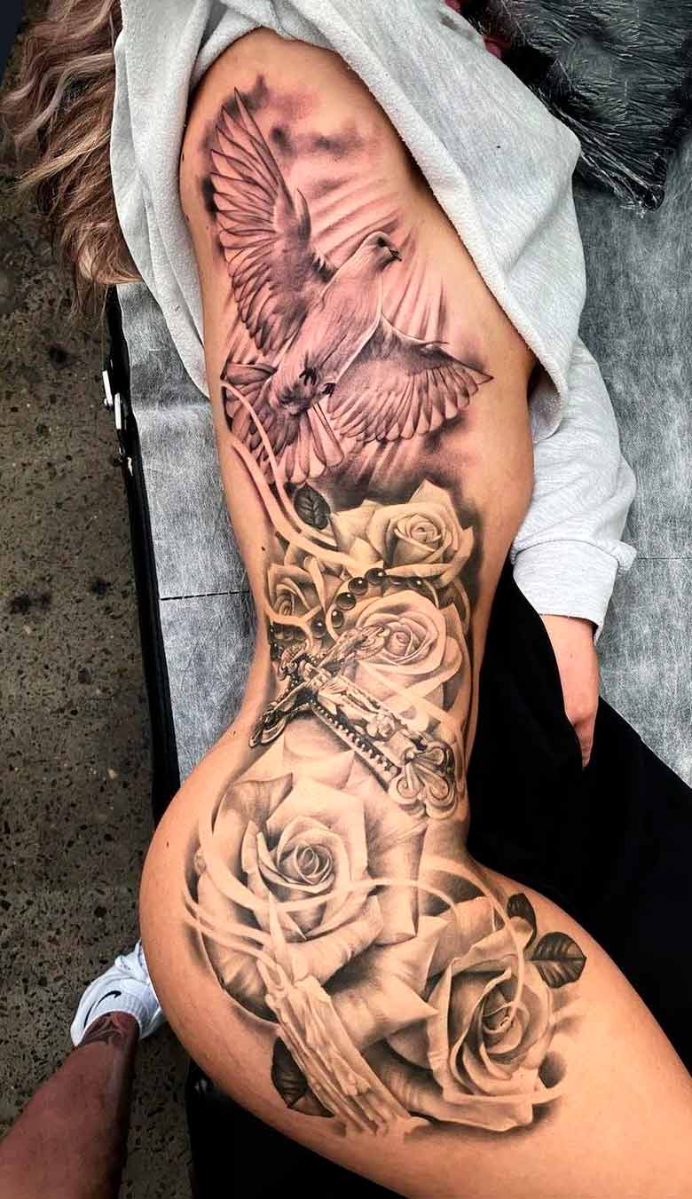 tatuaje costado para mujer 04
