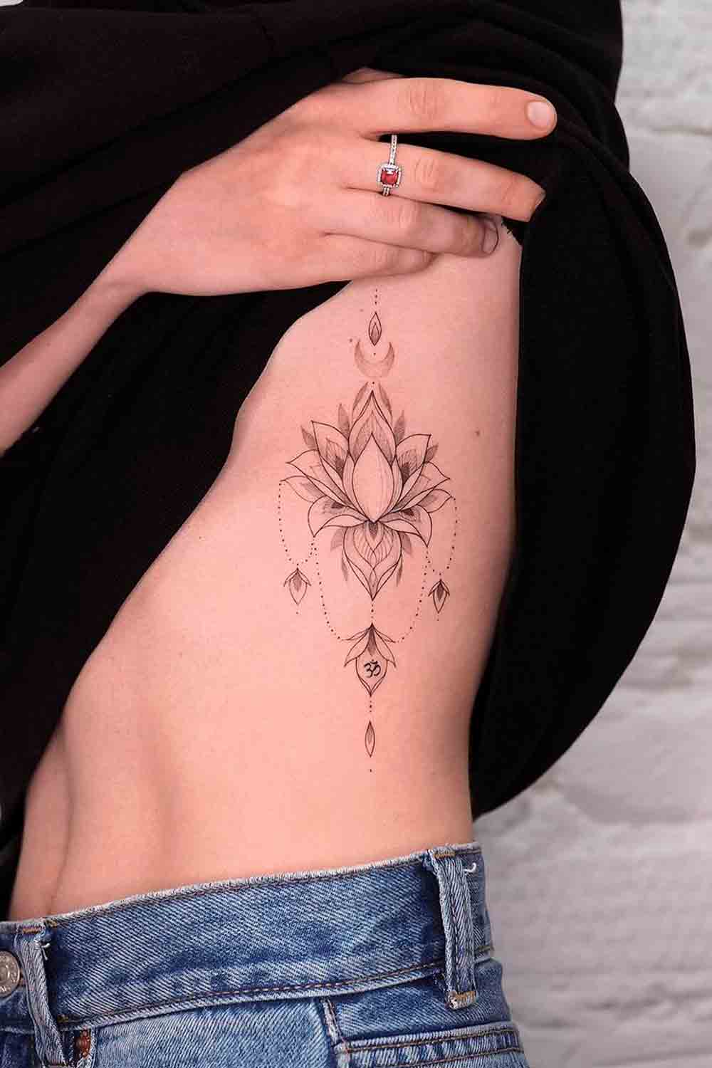 tatuaje costado para mujer 09