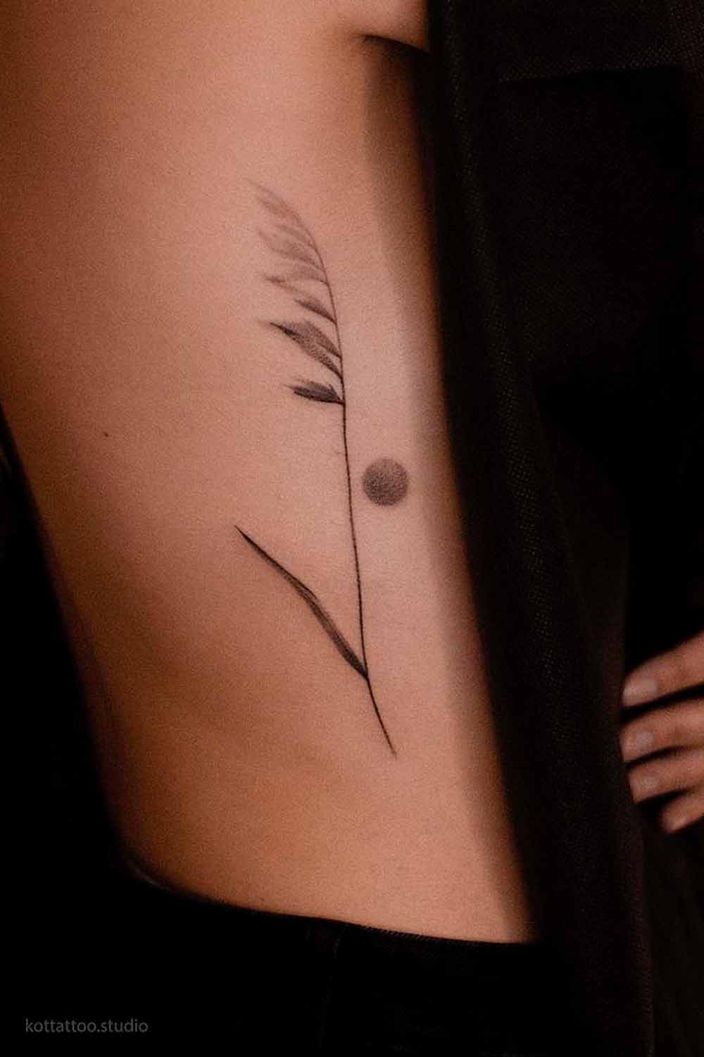 tatuaje costado para mujer 19