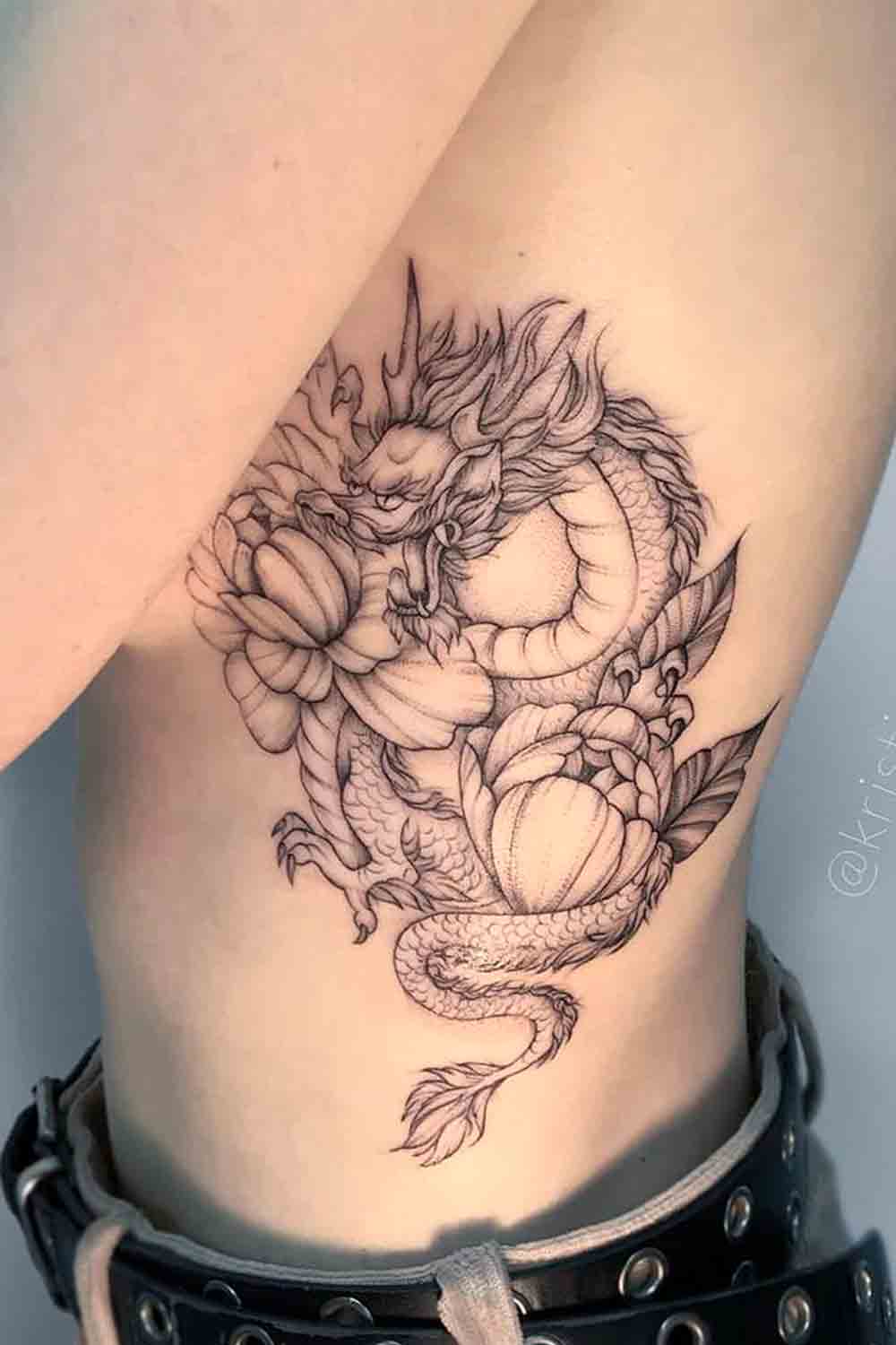 tatuaje costado para mujer 21