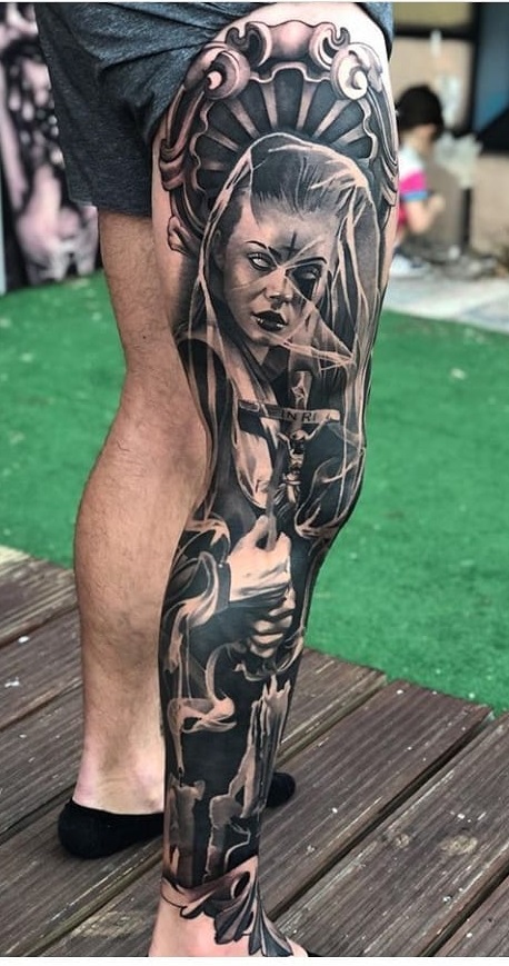 tatuaje de hombre en la pierna 03