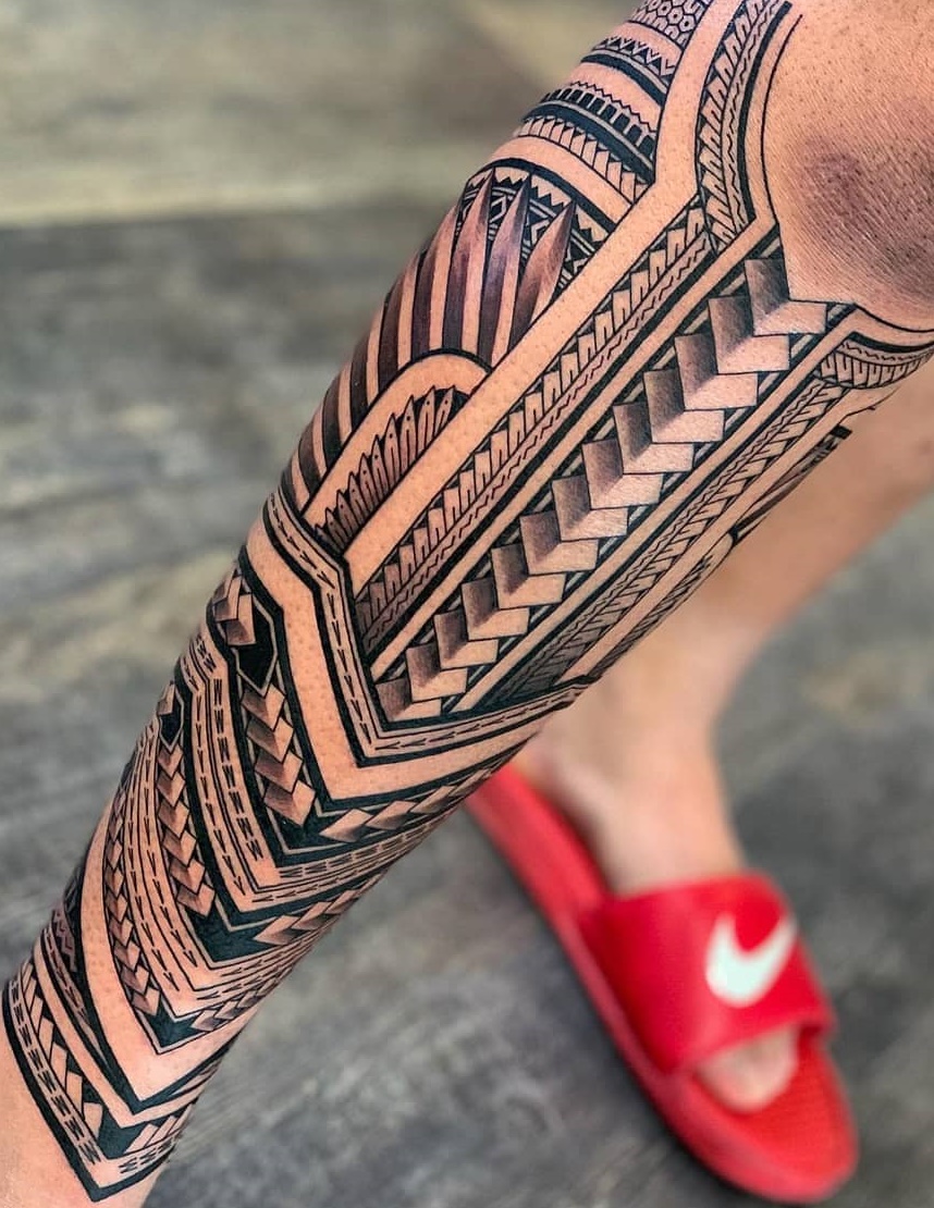 tatuaje de hombre en la pierna 25