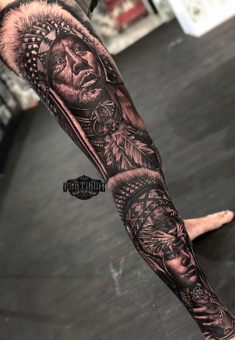 tatuaje de hombre en la pierna 33