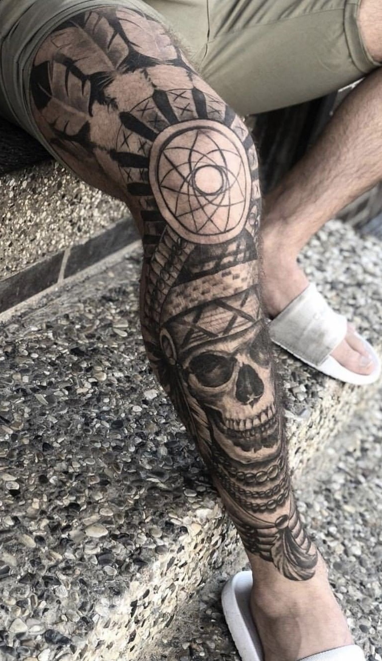 tatuaje de hombre en la pierna 35