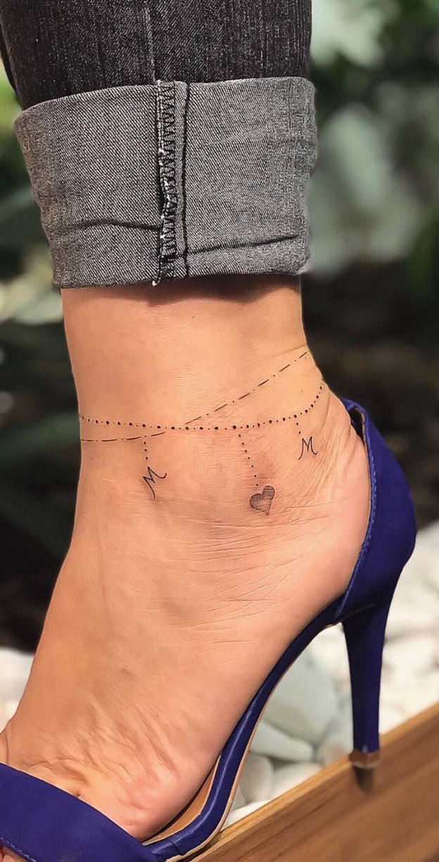 tatuaje de mujer en el tobillo 15