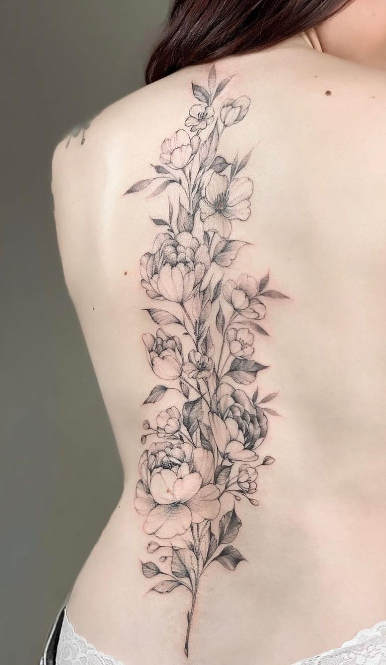 tatuaje de mujer para la espalda 11