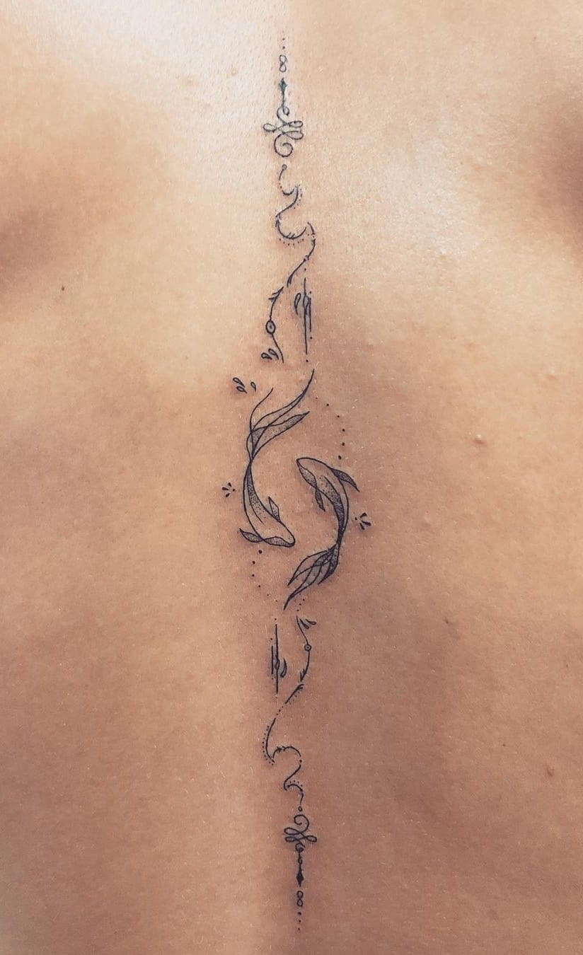 tatuaje de mujer para la espalda 13