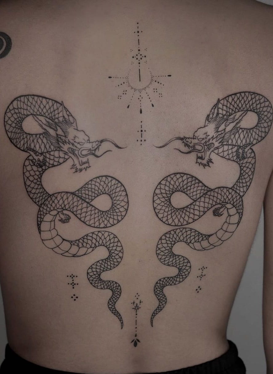 tatuaje de mujer para la espalda 17