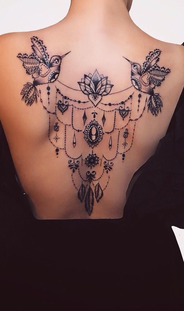 tatuaje de mujer para la espalda 26