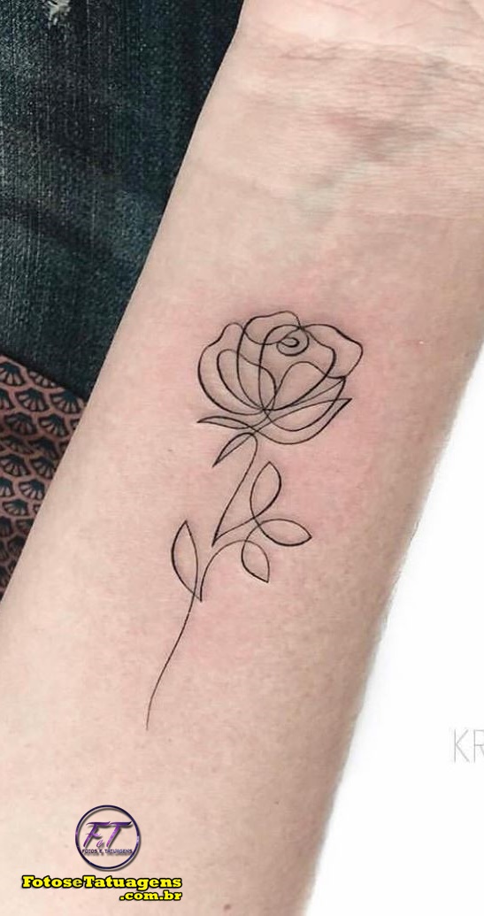 tatuaje de rosa para mujer 10