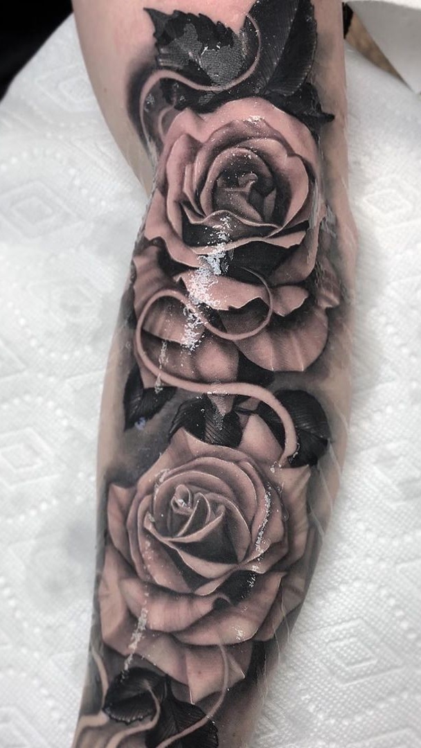 tatuaje de rosa para mujer 18