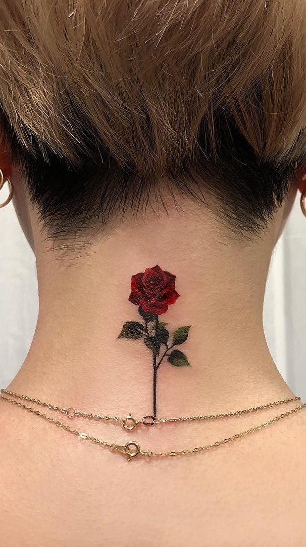 tatuaje de rosa para mujer 19