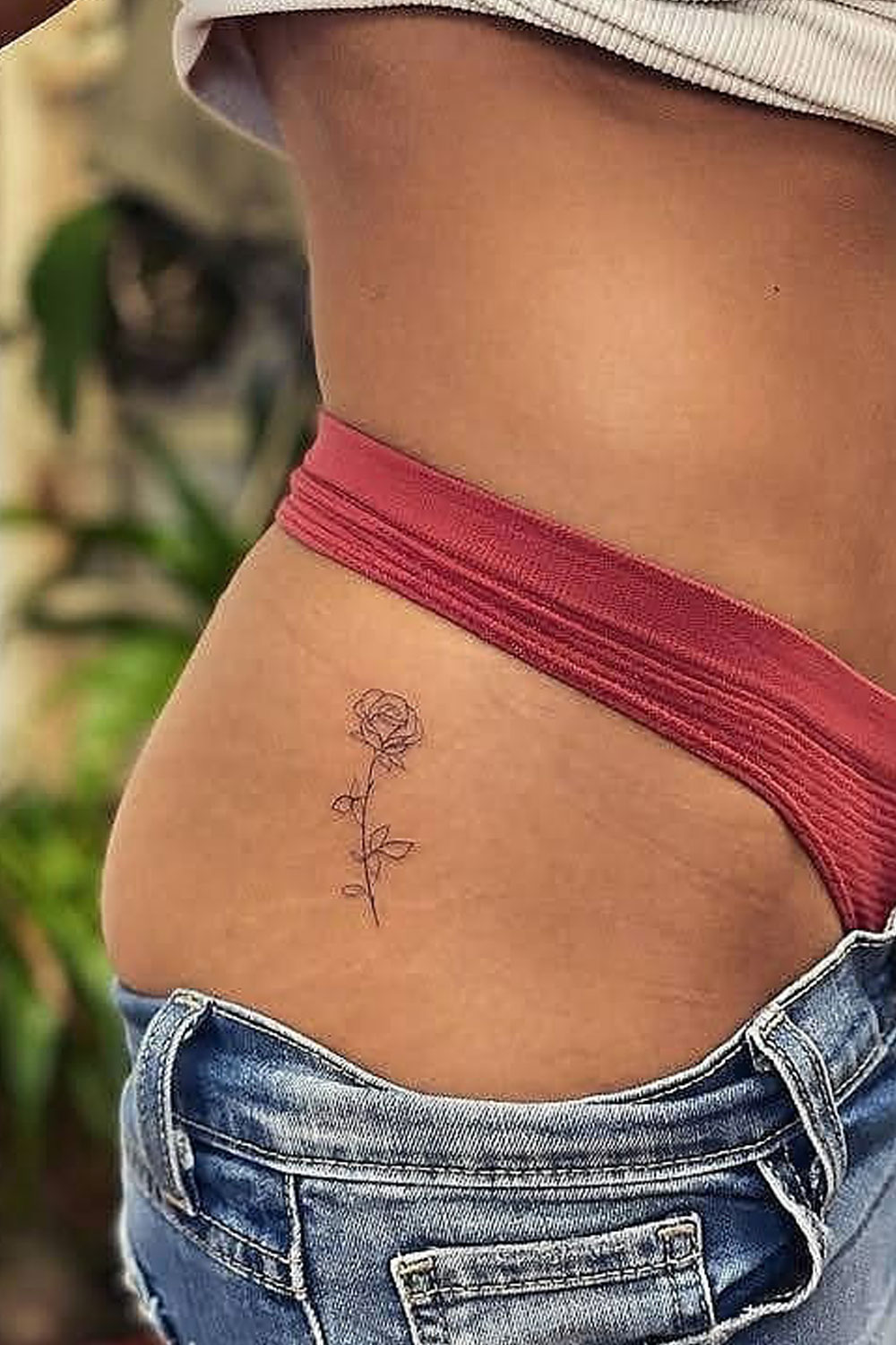 tatuaje de rosa para mujer 23