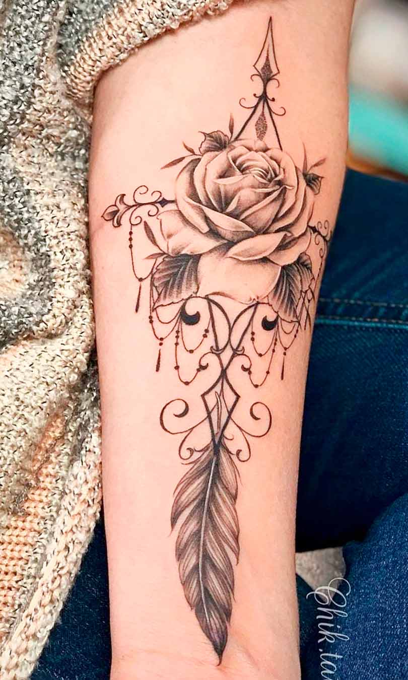 tatuaje de rosa para mujer 24