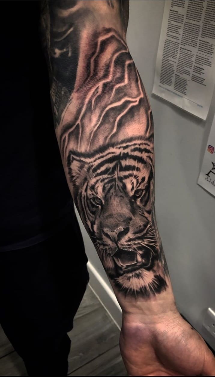 tatuaje de tigre para hombre 50