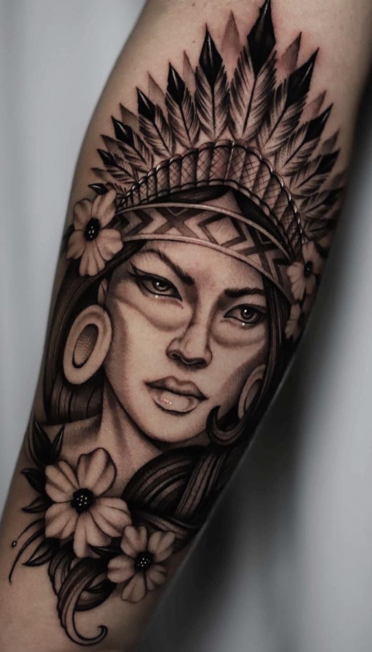 tatuaje en el brazo para mujer 02