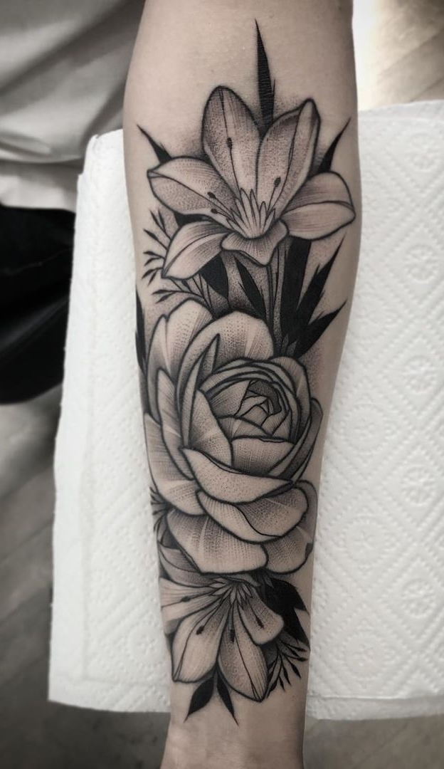 tatuaje en el brazo para mujer 04