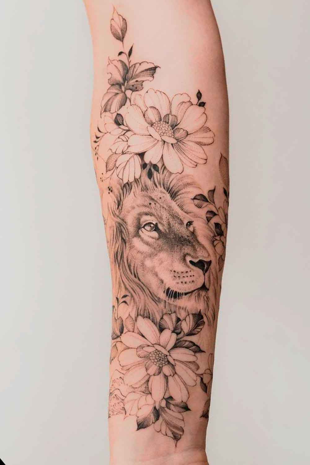 tatuaje en el brazo para mujer 106