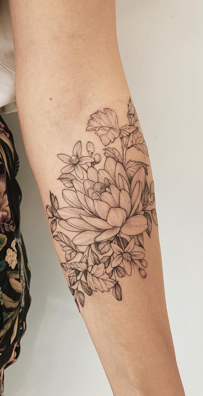 tatuaje en el brazo para mujer 126