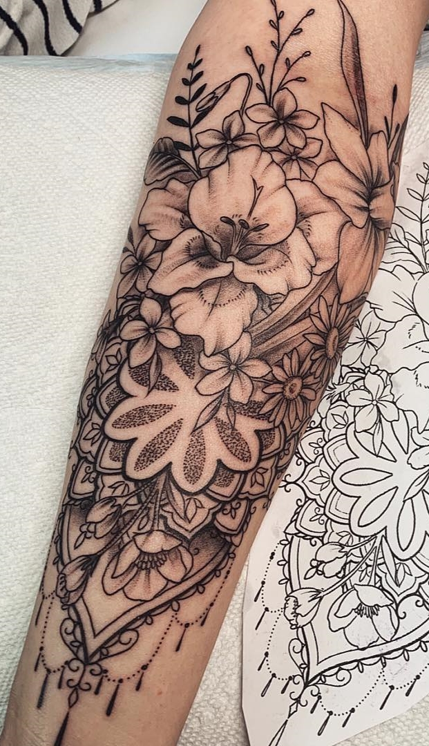 tatuaje en el brazo para mujer 15