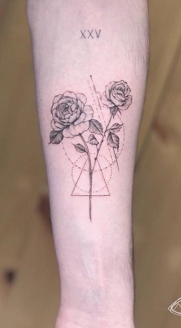 tatuaje en el brazo para mujer 16