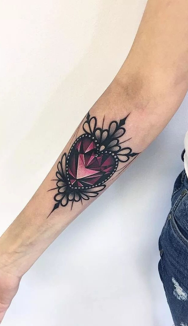 tatuaje en el brazo para mujer 34