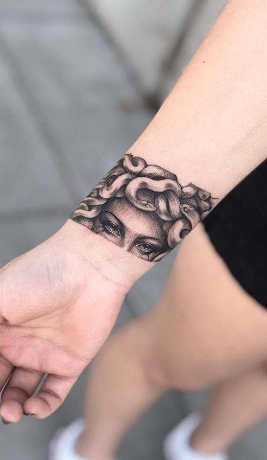 tatuaje en el brazo para mujer 39