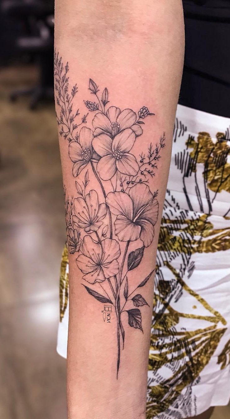 tatuaje en el brazo para mujer 48