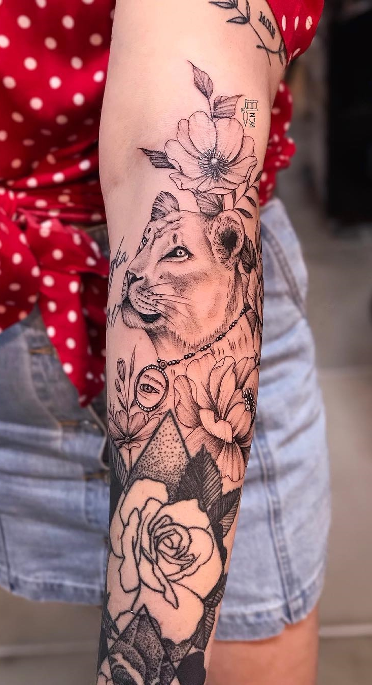 tatuaje en el brazo para mujer 49