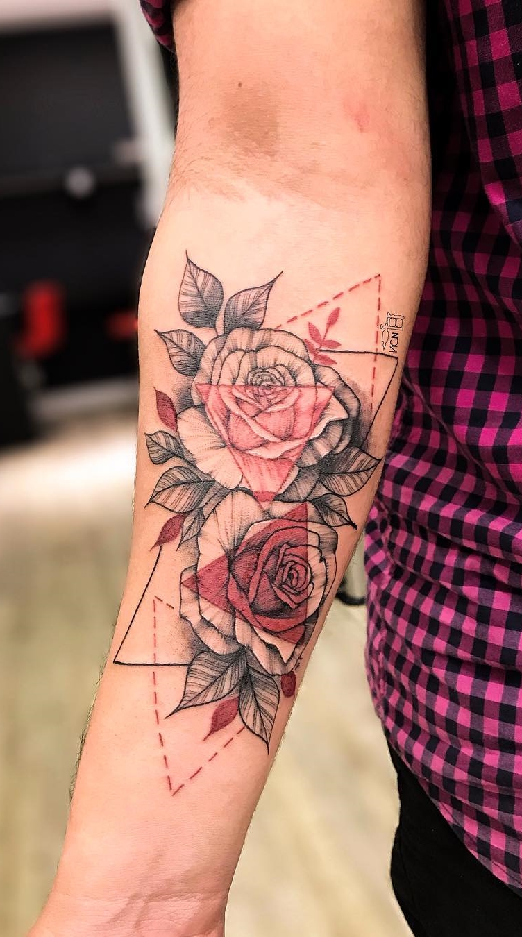 tatuaje en el brazo para mujer 50