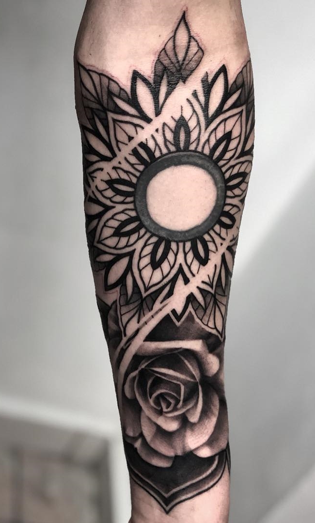 tatuaje en el brazo para mujer 53