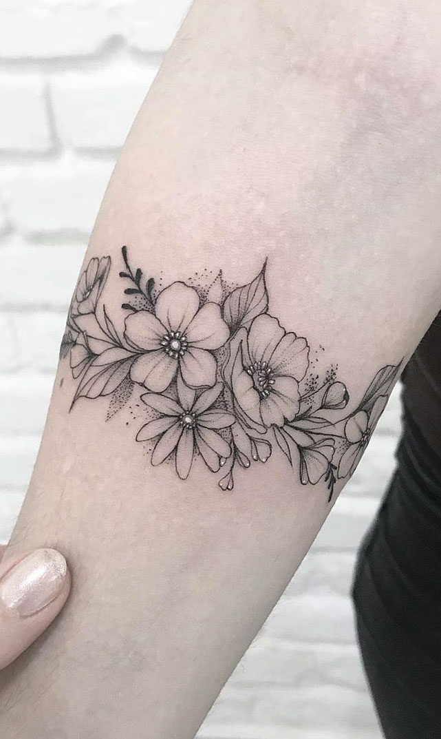 tatuaje en el brazo para mujer 73