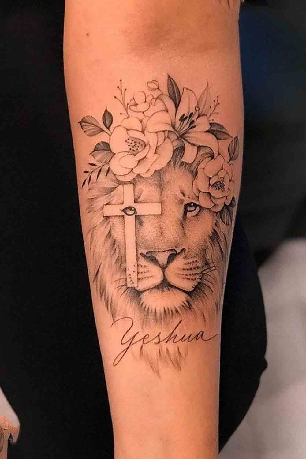 tatuaje en el brazo para mujer 90