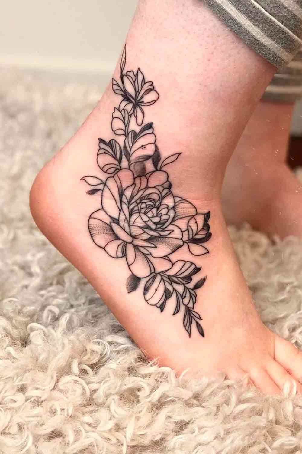 tatuaje en el pie para mujer 02
