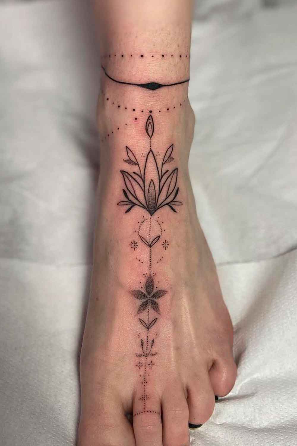 tatuaje en el pie para mujer 09
